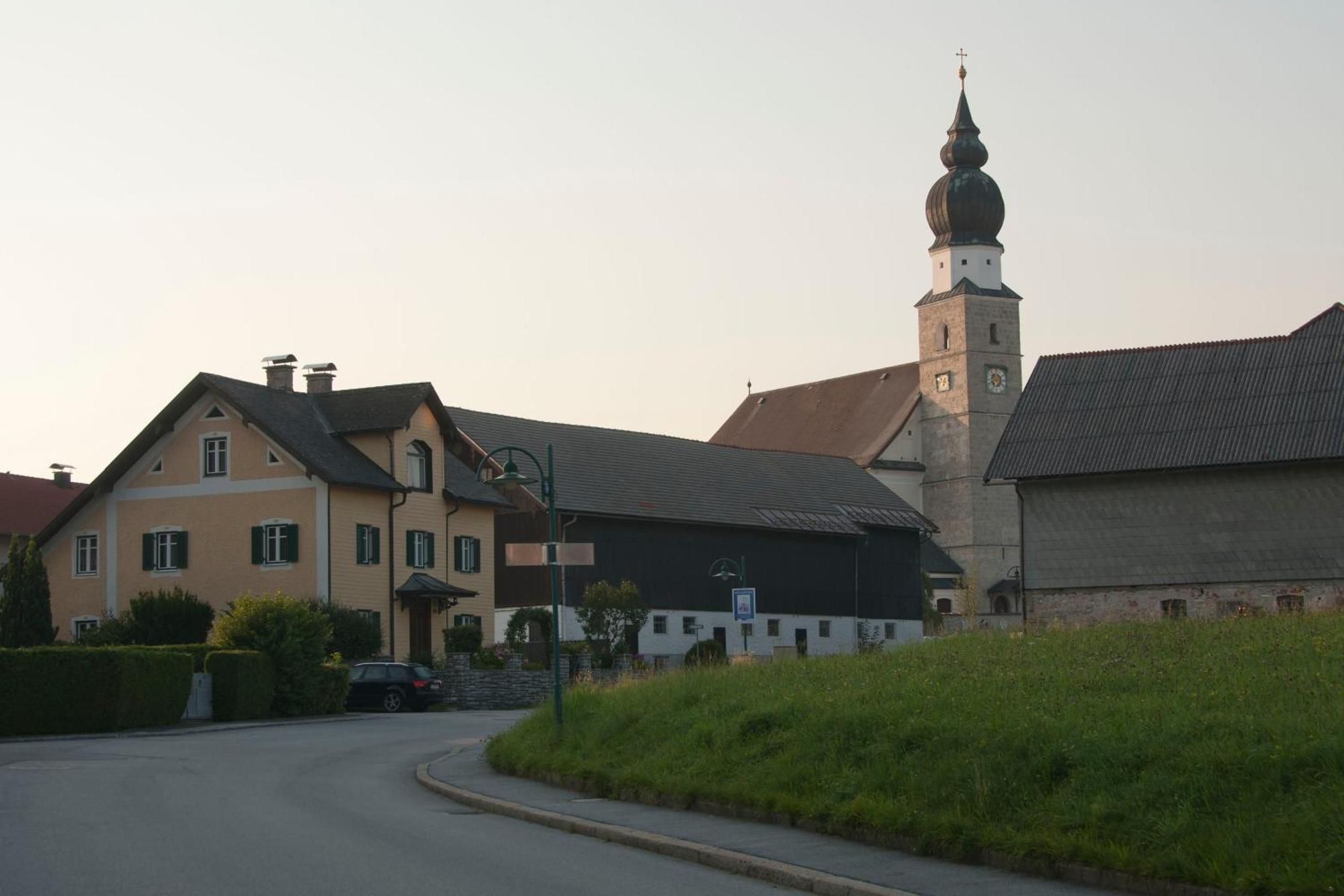 Gasthof Neuwirt Eugendorf Eksteriør bilde